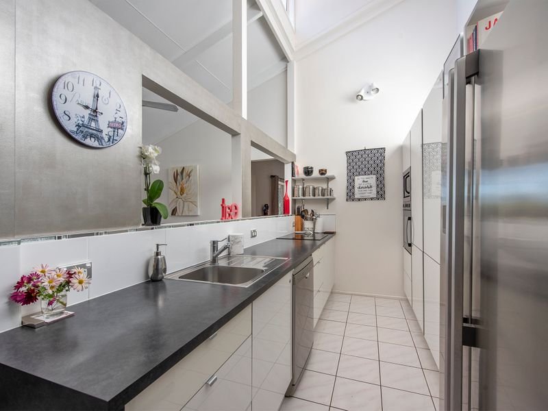 Photo - 2 Black Diamond Crescent, Edens Landing QLD 4207 - Image 3