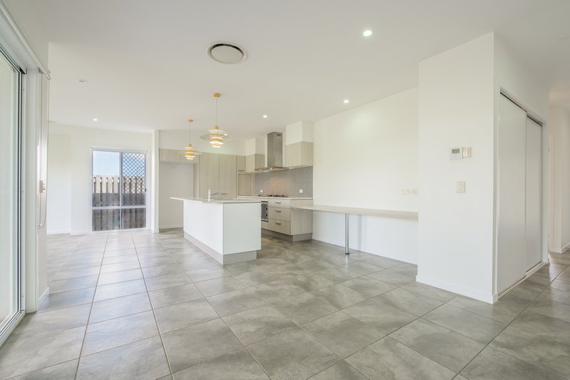 Photo - 2 Blackbraes Court, New Auckland QLD 4680 - Image 4