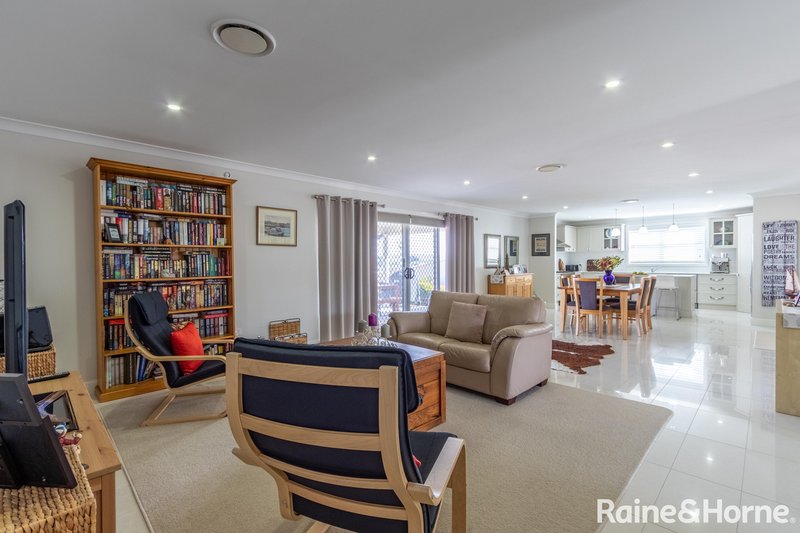 Photo - 2 Blackwood Close, Kelso NSW 2795 - Image 5