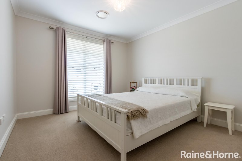 Photo - 2 Blackwood Close, Kelso NSW 2795 - Image 11