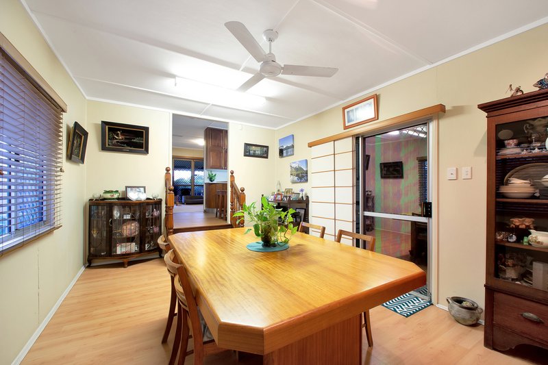 Photo - 2 Blaxland Street, Eastern Heights QLD 4305 - Image 7