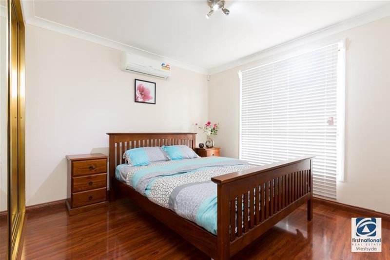 Photo - 2 Bluewren Close, Glenmore Park NSW 2745 - Image 2