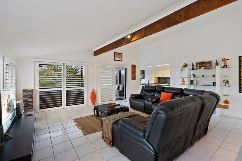 Photo - 2 Bolgart Court, Elanora QLD 4221 - Image 3