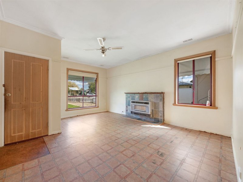 Photo - 2 Bond Court, Wangaratta VIC 3677 - Image 5