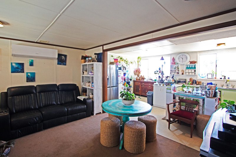 Photo - 2 Bonham Street, Leeman WA 6514 - Image 3