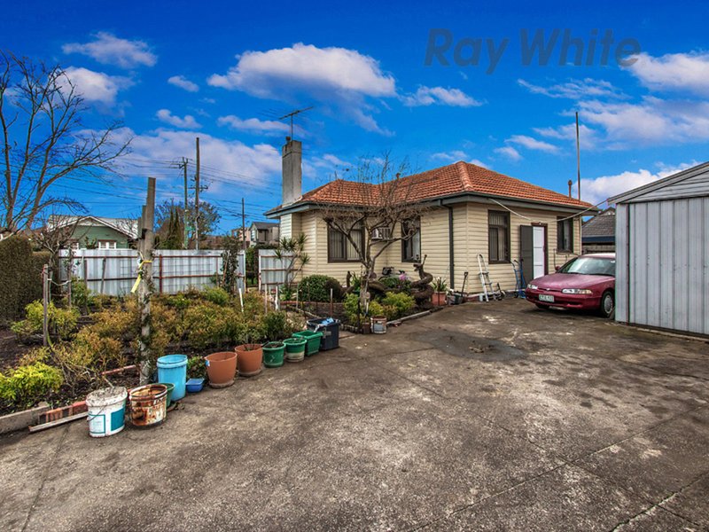 Photo - 2 Bosquet Street, Maidstone VIC 3012 - Image 5