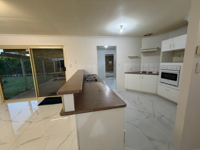 Photo - 2 Bowerbird Close, Doolandella QLD 4077 - Image 3
