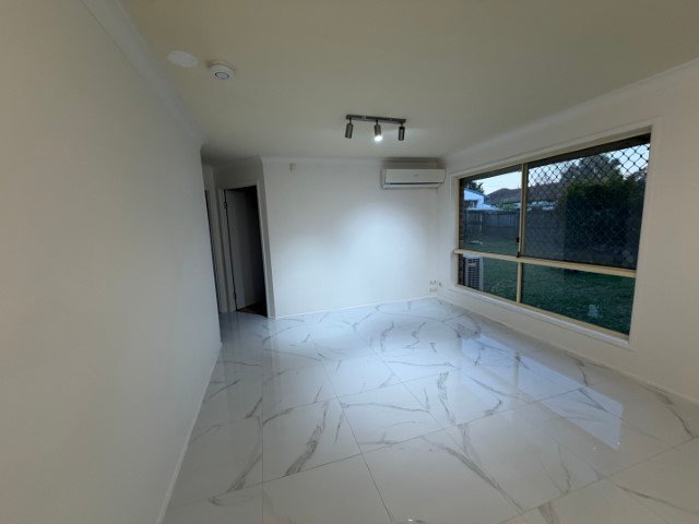 Photo - 2 Bowerbird Close, Doolandella QLD 4077 - Image 4