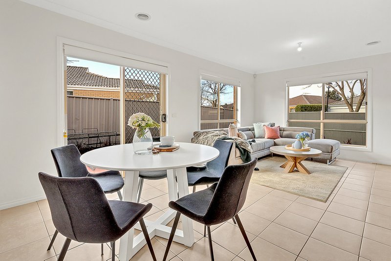 Photo - 2 Bowral Loop, Craigieburn VIC 3064 - Image 7