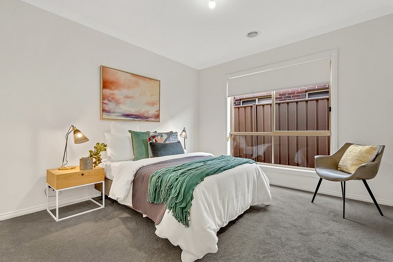 Photo - 2 Bowral Loop, Craigieburn VIC 3064 - Image 11