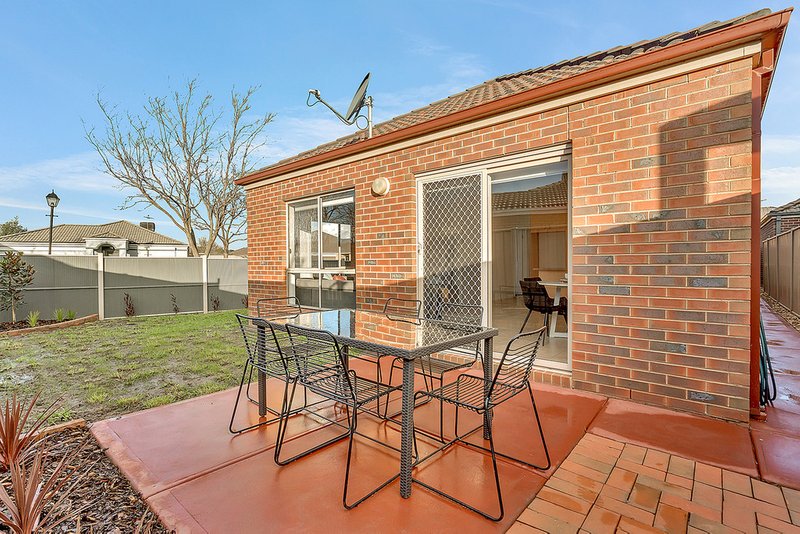 Photo - 2 Bowral Loop, Craigieburn VIC 3064 - Image 14