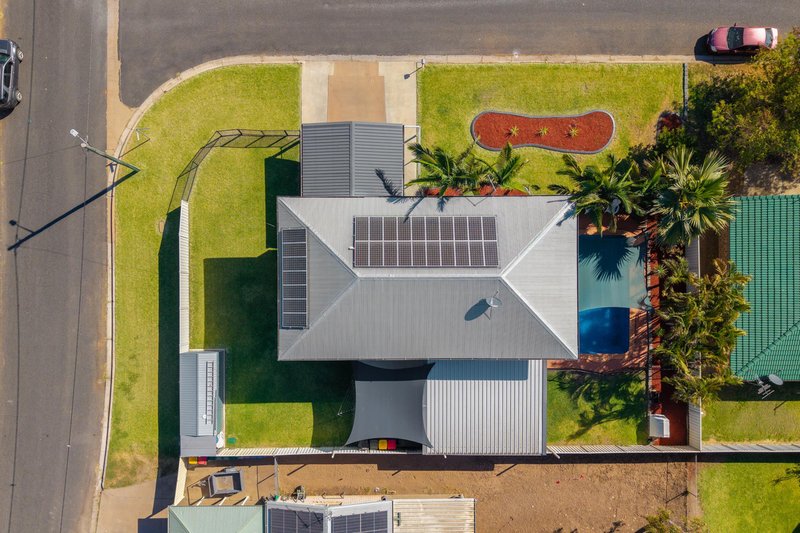 Photo - 2 Bowyer Drive, Emerald QLD 4720 - Image 2