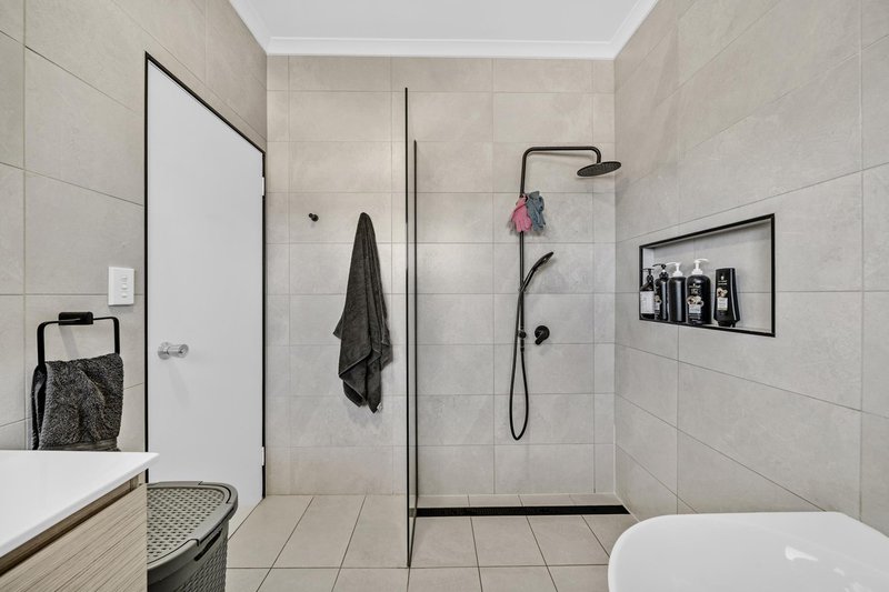 Photo - 2 Bowyer Drive, Emerald QLD 4720 - Image 11