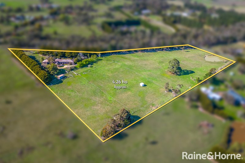 Photo - 2 Braeside Road, Gisborne VIC 3437 - Image 3