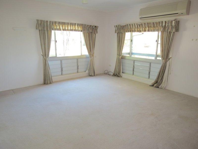 Photo - 2 Brahman Place, Emerald QLD 4720 - Image 4