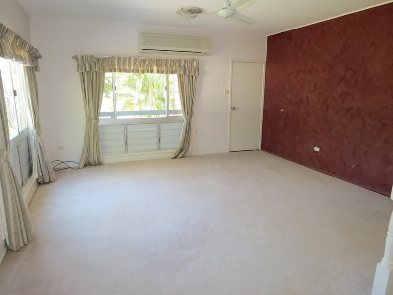 Photo - 2 Brahman Place, Emerald QLD 4720 - Image 5