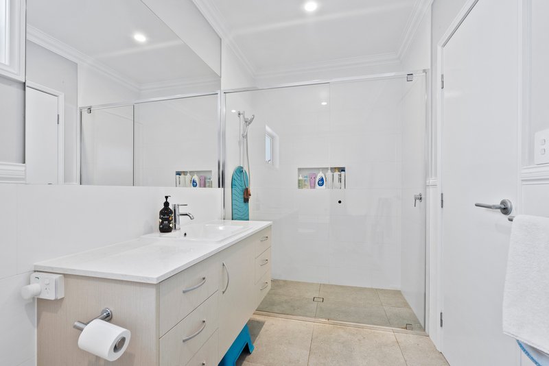 Photo - 2 Brenda Street, Morningside QLD 4170 - Image 16