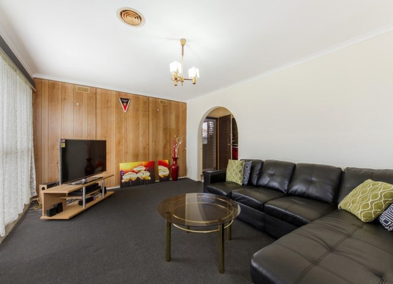 Photo - 2 Bretton Court, St Albans VIC 3021 - Image 2