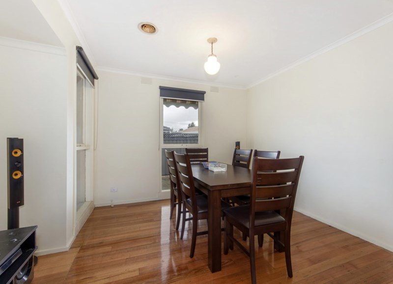 Photo - 2 Bretton Court, St Albans VIC 3021 - Image 6