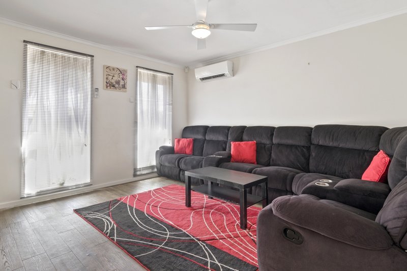 Photo - 2 Briardale Drive, Werribee VIC 3030 - Image 2