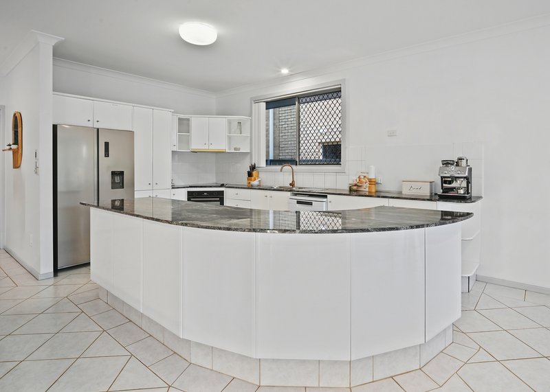 Photo - 2 Brigantine Place, Caves Beach NSW 2281 - Image 7