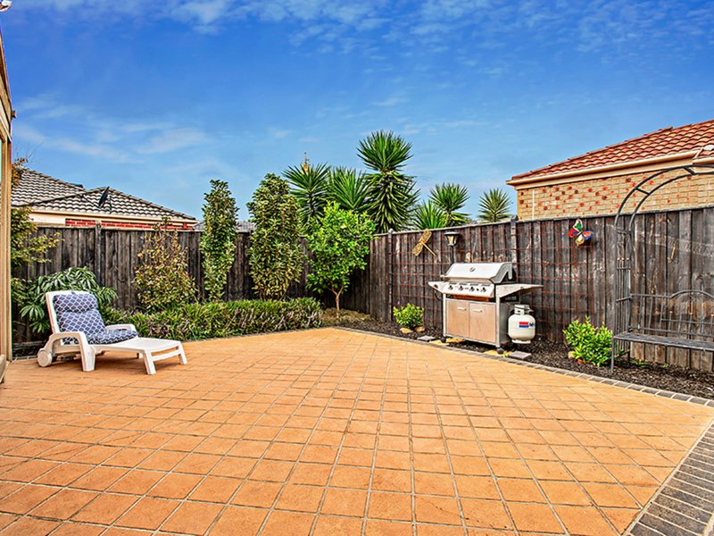 Photo - 2 Brighton Place, Taylors Hill VIC 3037 - Image 11