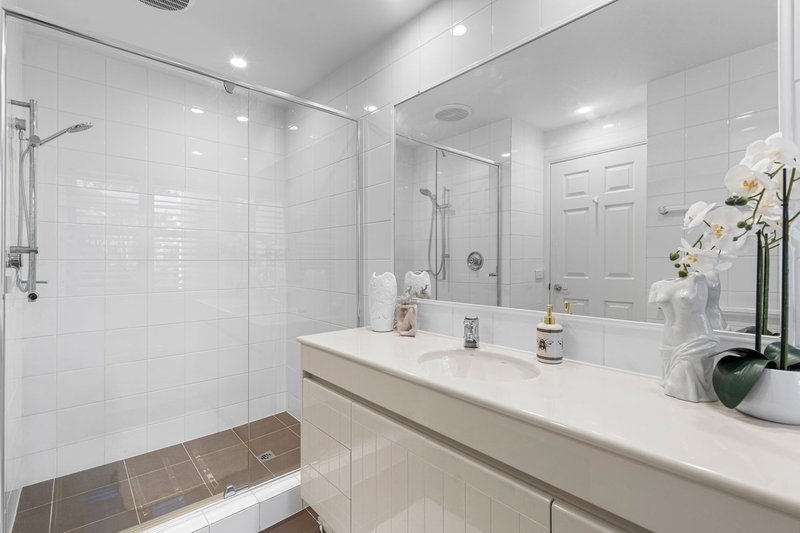 Photo - 2 Bristol Fry/125 Santa Cruz Boulevard, Clear Island Waters QLD 4226 - Image 17