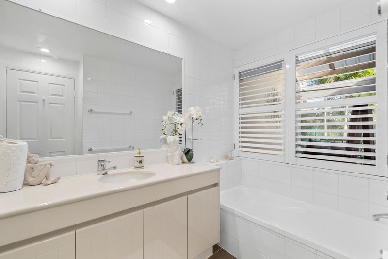 Photo - 2 Bristol Fry/125 Santa Cruz Boulevard, Clear Island Waters QLD 4226 - Image 18