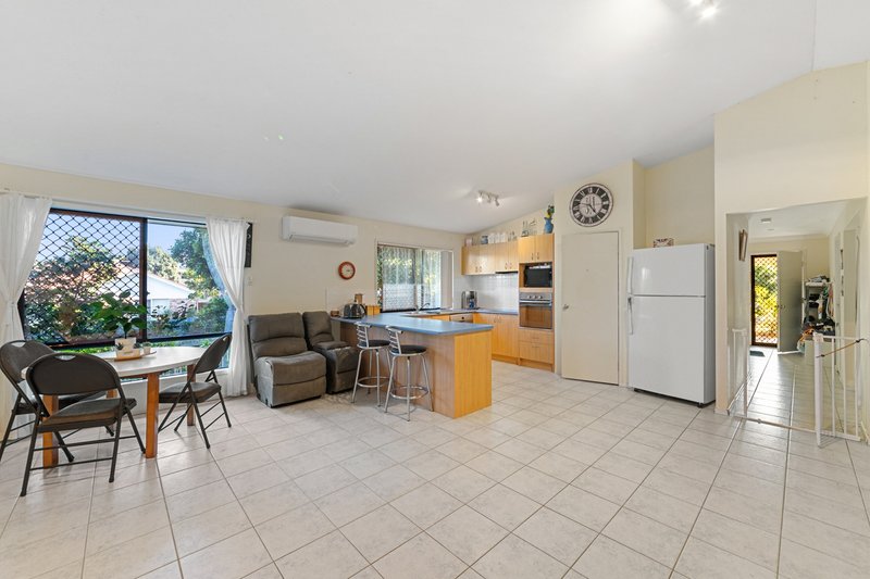 Photo - 2 Brockman Street, North Lakes QLD 4509 - Image 5