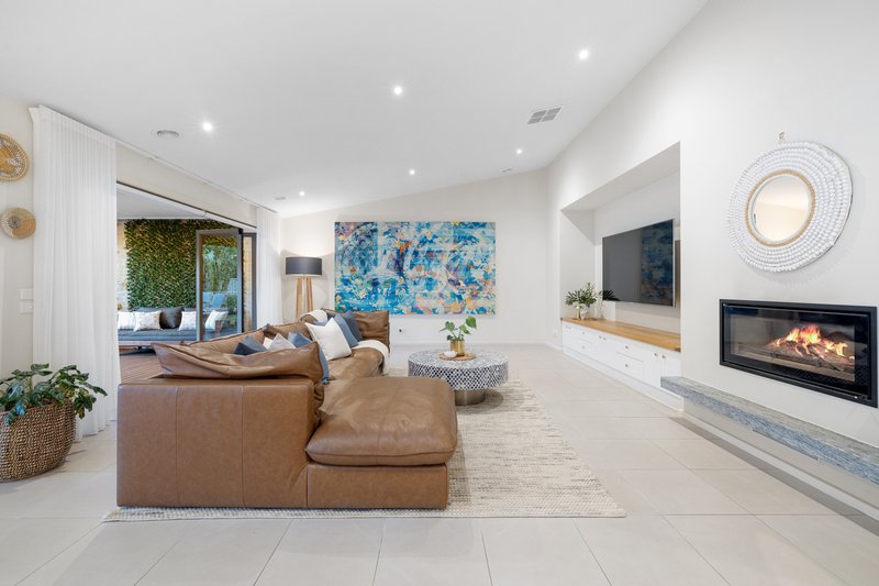 Photo - 2 Bronzewing Court, Langwarrin VIC 3910 - Image 3