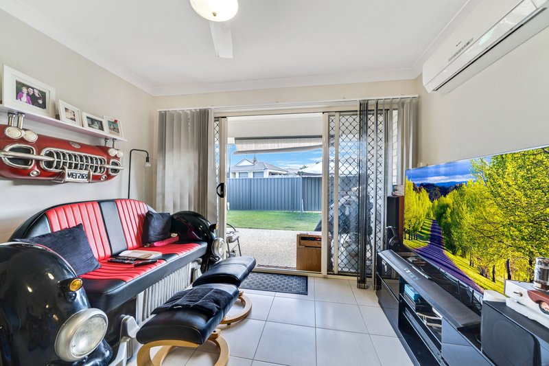 Photo - 2 Bruce Baker Crescent, Crestmead QLD 4132 - Image 5