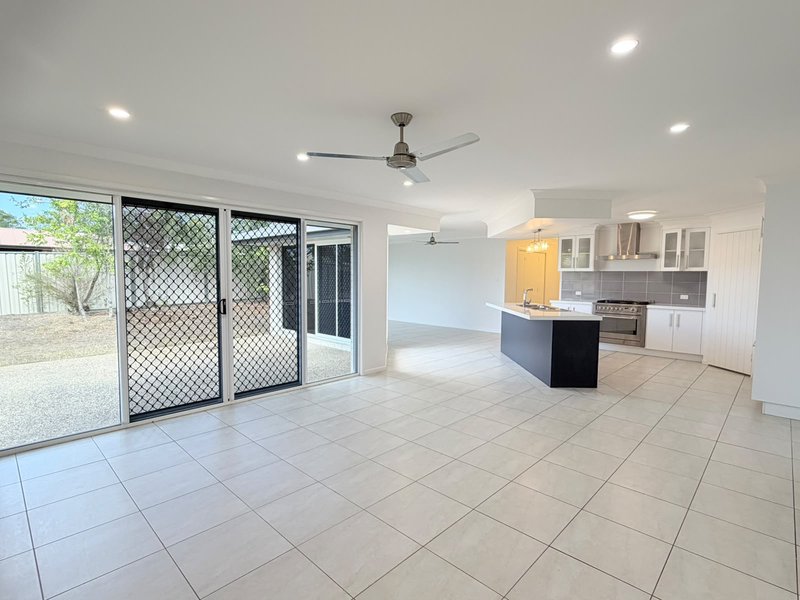 Photo - 2 Bryce Court, Gracemere QLD 4702 - Image 2