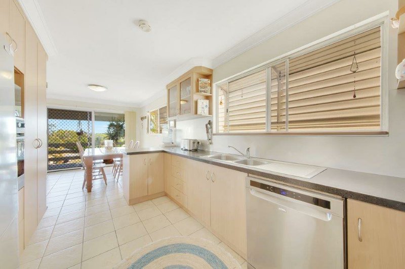 Photo - 2 Buckley Court, Tannum Sands QLD 4680 - Image 3