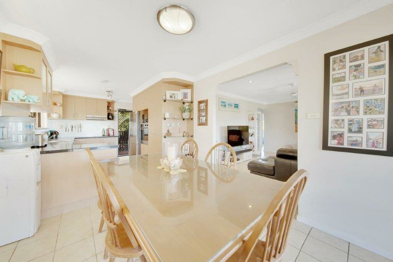 Photo - 2 Buckley Court, Tannum Sands QLD 4680 - Image 5