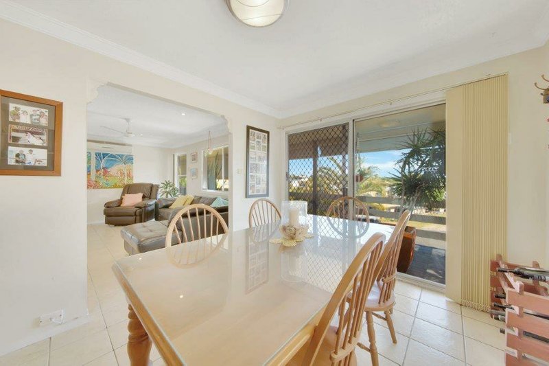 Photo - 2 Buckley Court, Tannum Sands QLD 4680 - Image 6