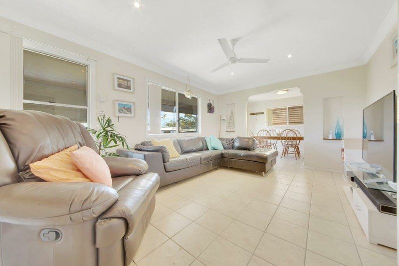 Photo - 2 Buckley Court, Tannum Sands QLD 4680 - Image 8