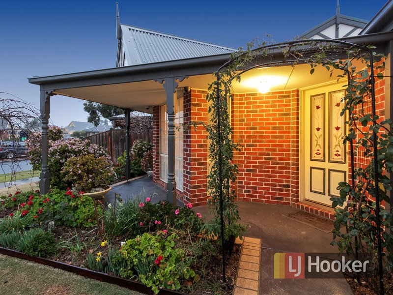 2 Bundoran Avenue, Cranbourne VIC 3977