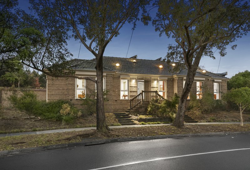 2 Bunker Crescent, Glen Waverley VIC 3150