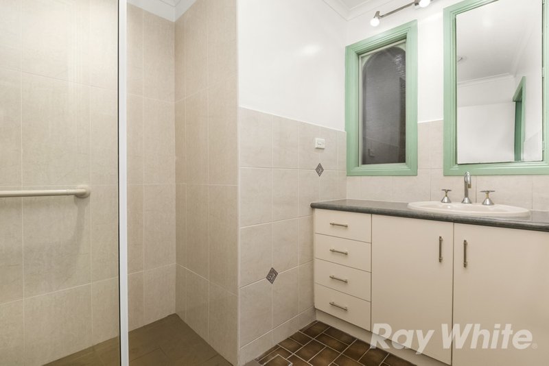 Photo - 2 Bunker Crescent, Glen Waverley VIC 3150 - Image 9