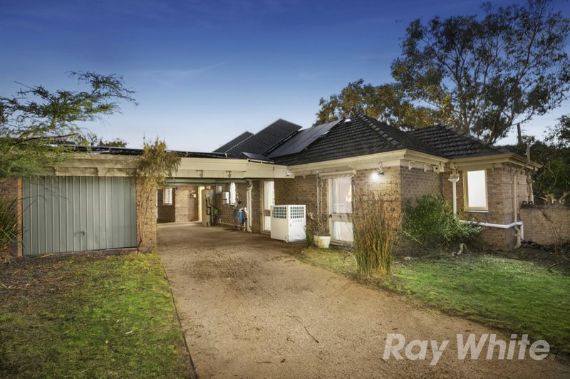 Photo - 2 Bunker Crescent, Glen Waverley VIC 3150 - Image 10