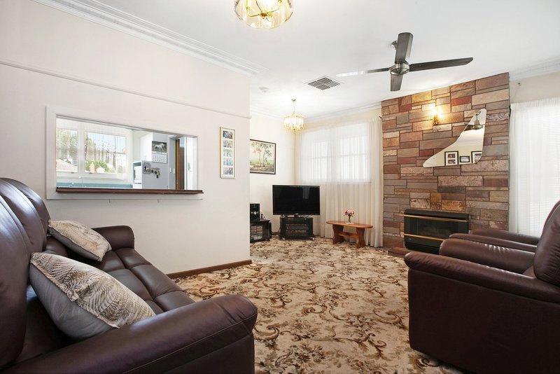 Photo - 2 Burns Grove, Kingsbury VIC 3083 - Image 4