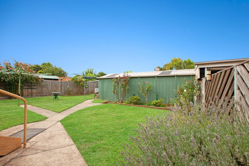 Photo - 2 Burns Grove, Kingsbury VIC 3083 - Image 11