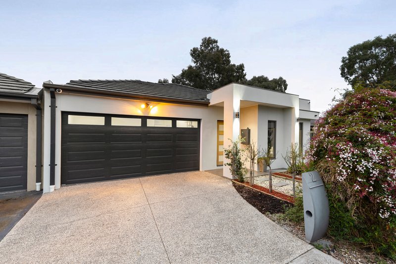 Photo - 2 Burrows Place, Craigieburn VIC 3064 - Image 1