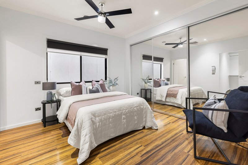 Photo - 2 Burrows Place, Craigieburn VIC 3064 - Image 3