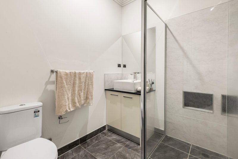 Photo - 2 Burrows Place, Craigieburn VIC 3064 - Image 4