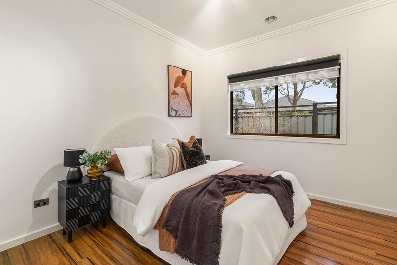 Photo - 2 Burrows Place, Craigieburn VIC 3064 - Image 5