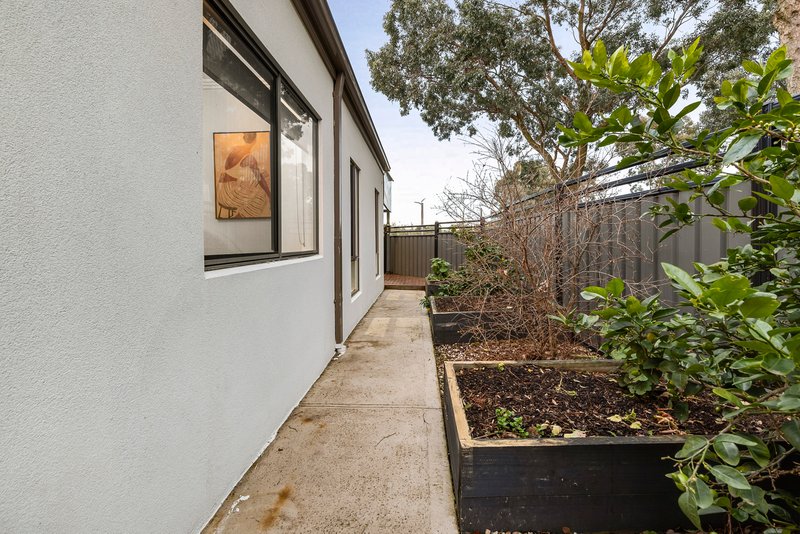 Photo - 2 Burrows Place, Craigieburn VIC 3064 - Image 14