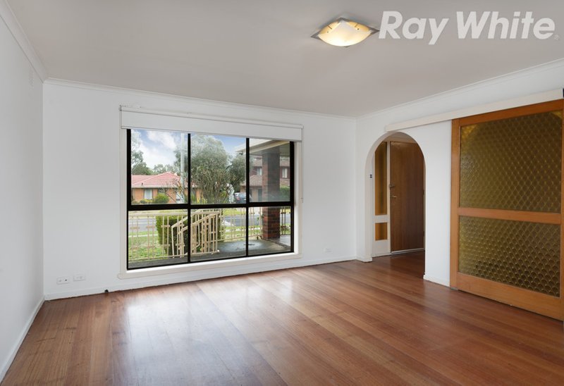 Photo - 2 Cabernet Crescent, Bundoora VIC 3083 - Image 2