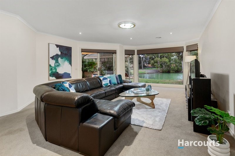 Photo - 2 Cairn Curren Close, Rowville VIC 3178 - Image 2