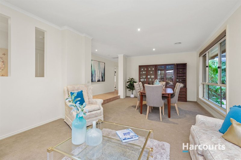 Photo - 2 Cairn Curren Close, Rowville VIC 3178 - Image 5